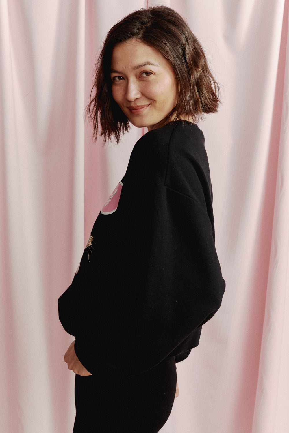 BUNNY BLACK SWEATSHIRT