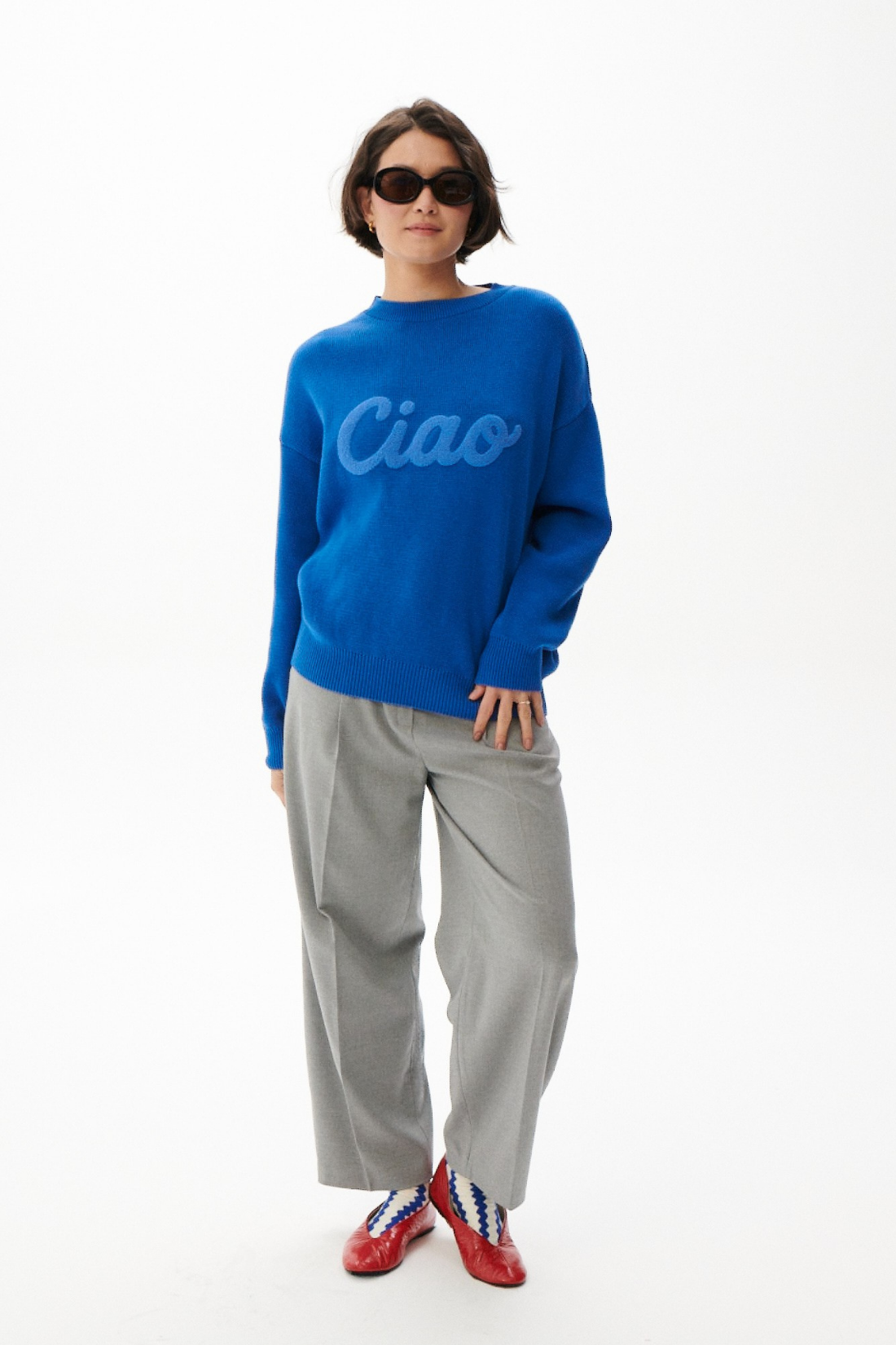 SWETER SADIE KOBALTOWY Z BAWEŁNY ORGANICZNEJ