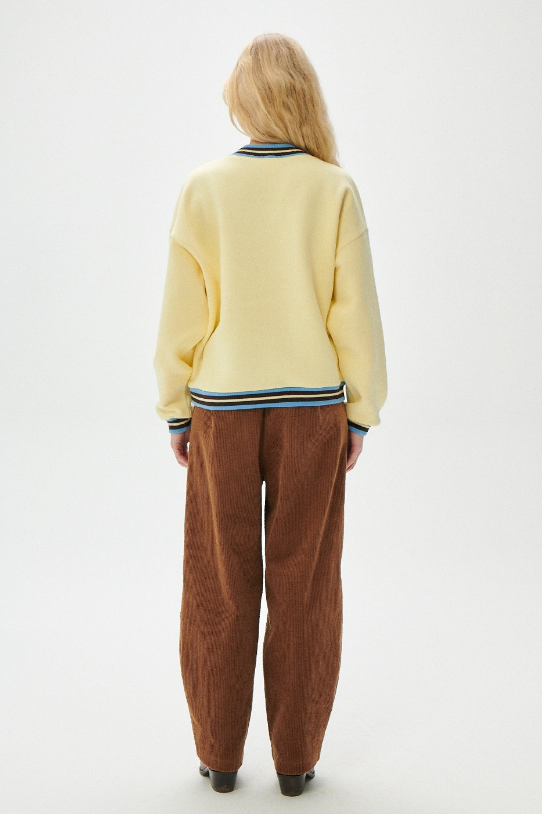 LUCKY BUTTER-COLORED SWEATSHIRT