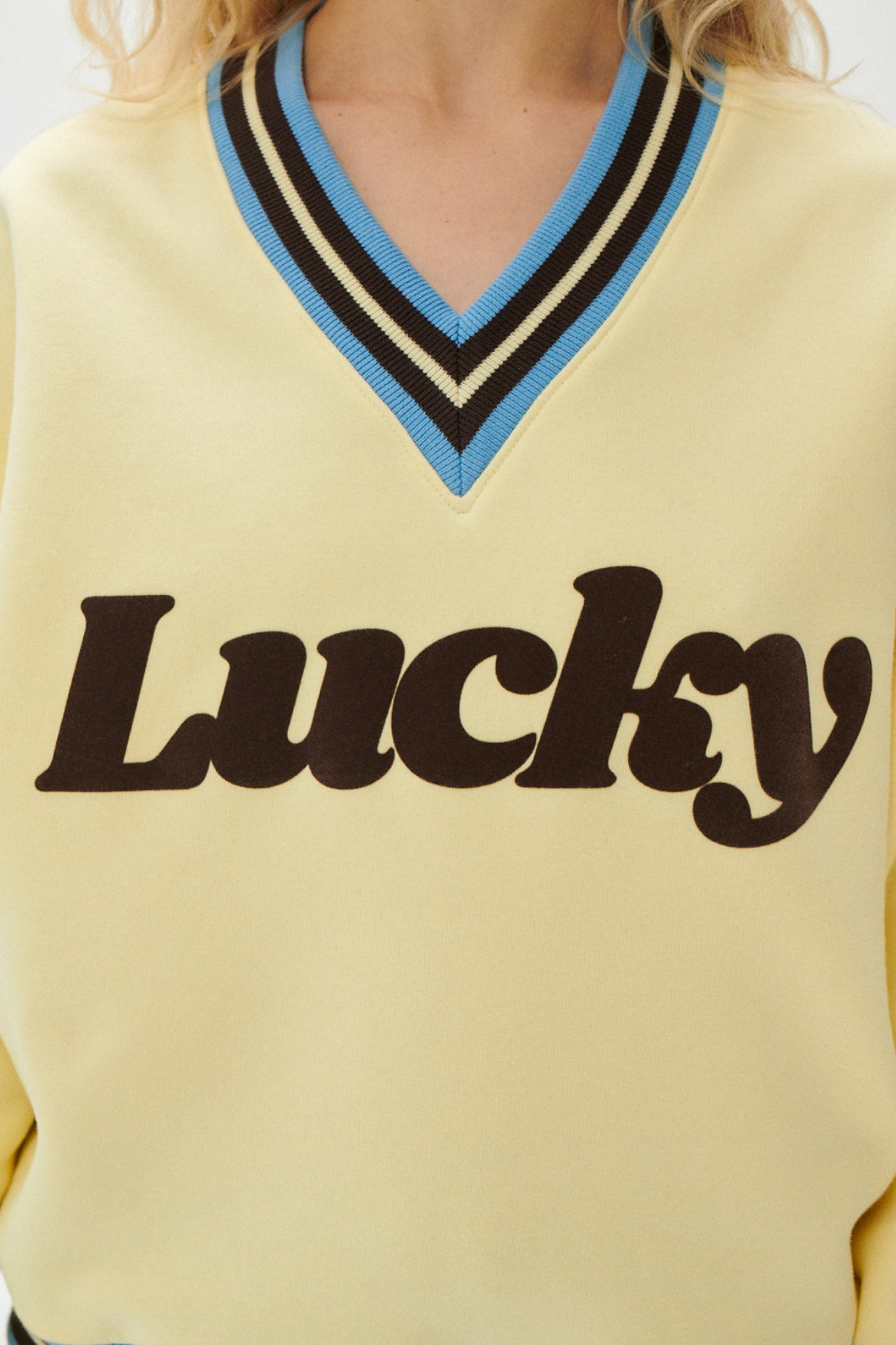 LUCKY BUTTER-COLORED SWEATSHIRT