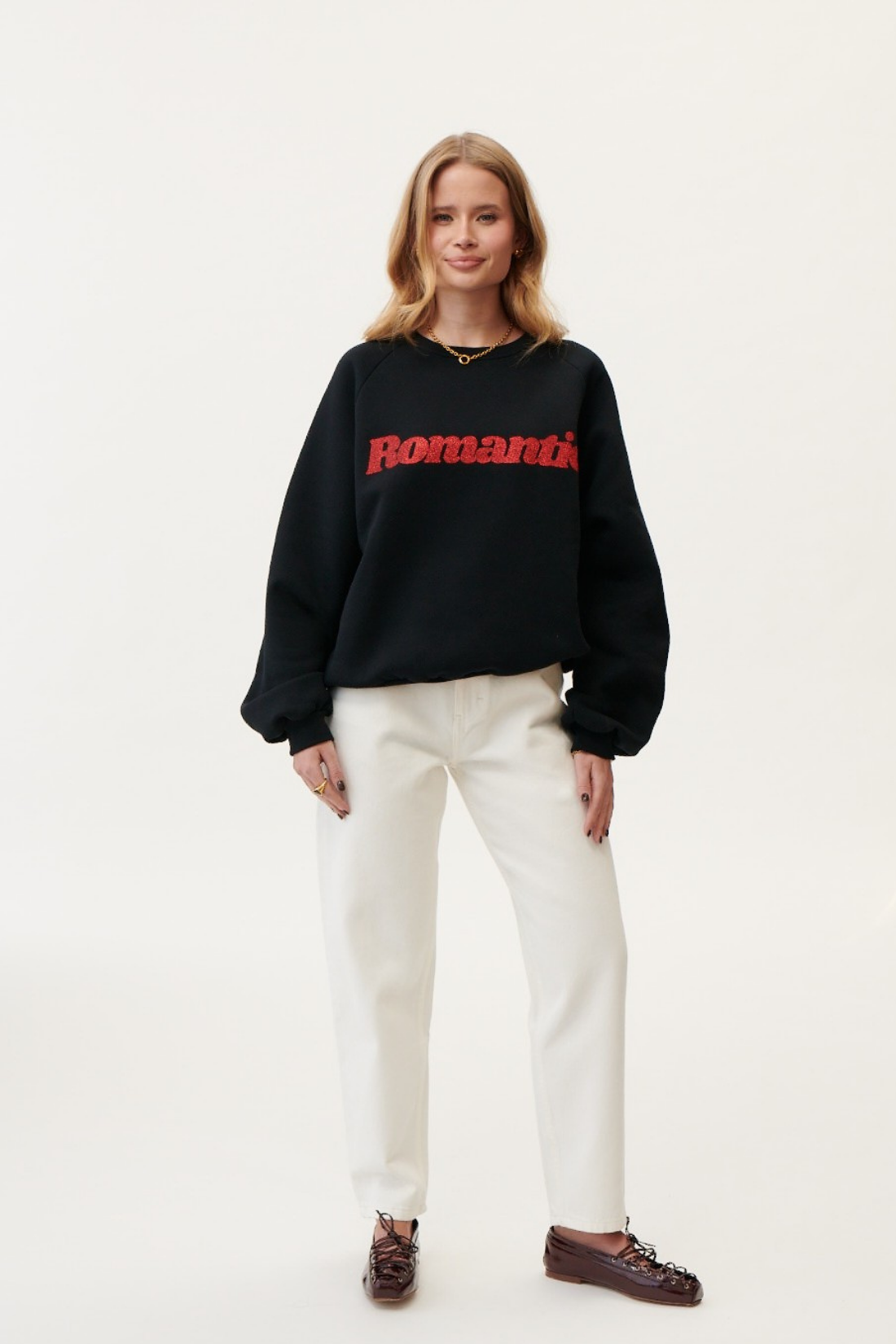 BLACK ROMANTIC SWEATSHIRT