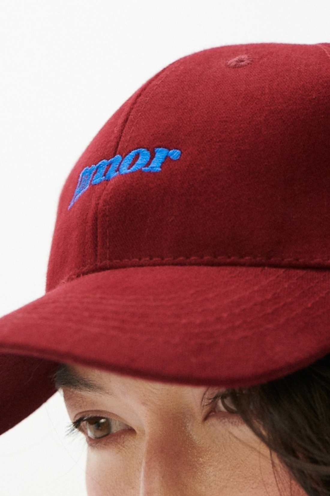 CZAPKA Z DASZKIEM AMOR