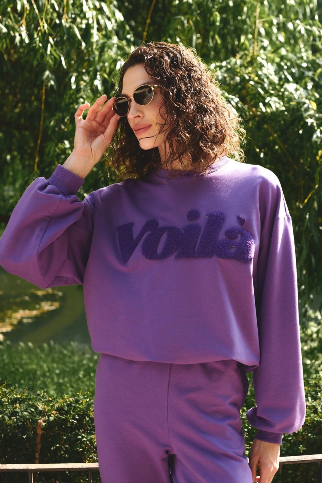 VOILA BERRY SWEATSHIRT