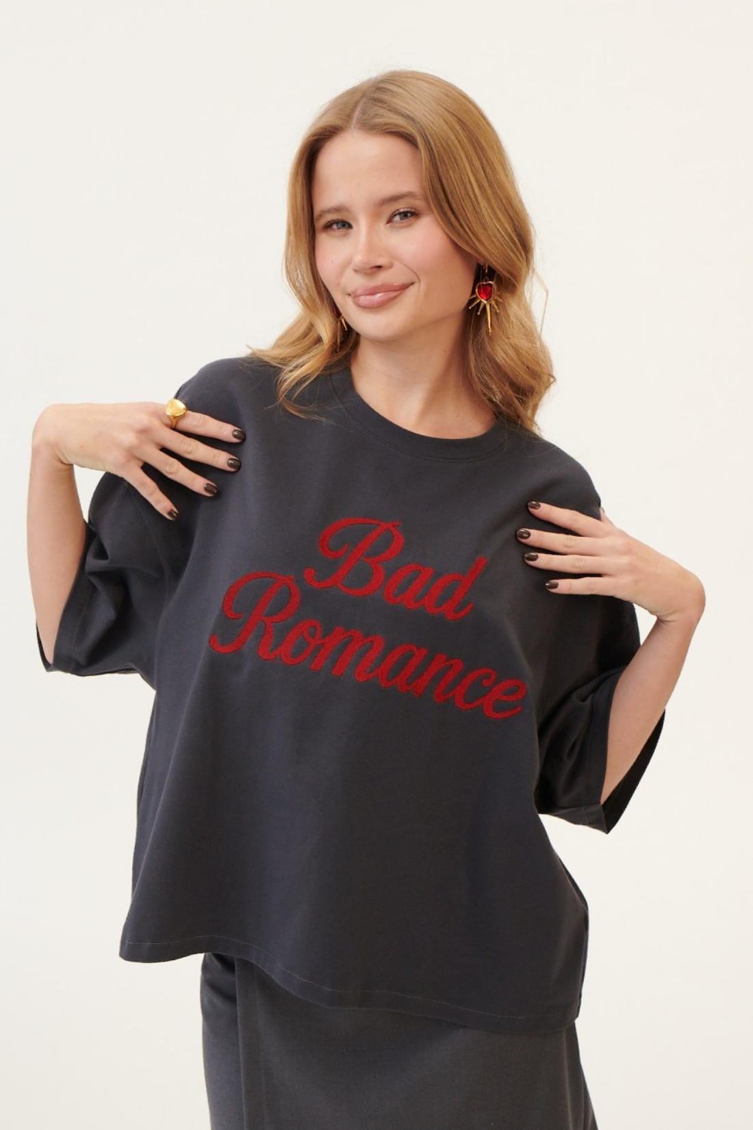 T-SHIRT BOXY BAD ROMANCE SZARY