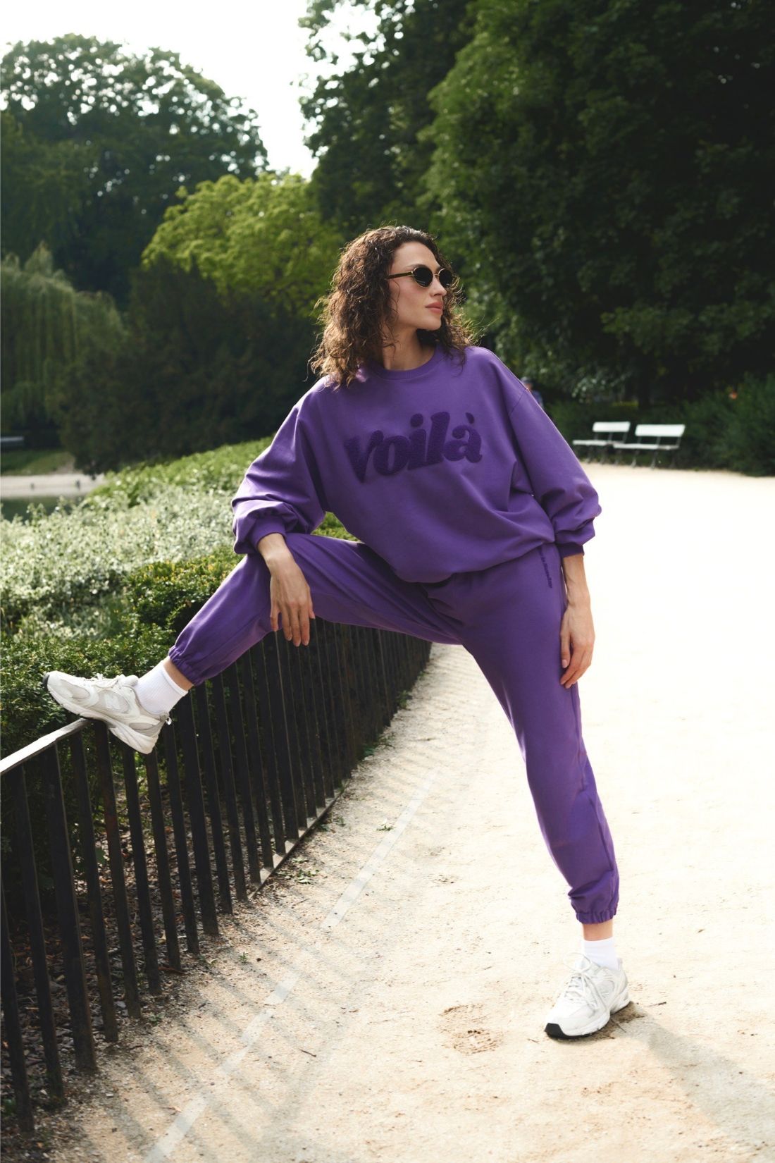 VOILA BERRY SWEATSHIRT