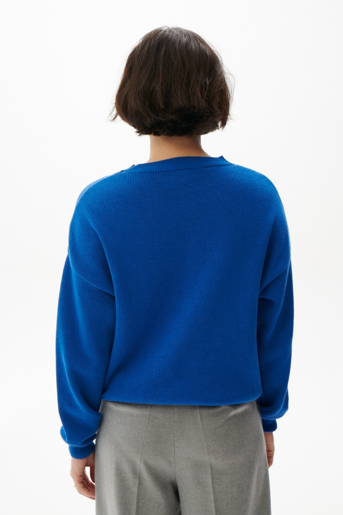 SWETER SADIE KOBALTOWY Z BAWEŁNY ORGANICZNEJ