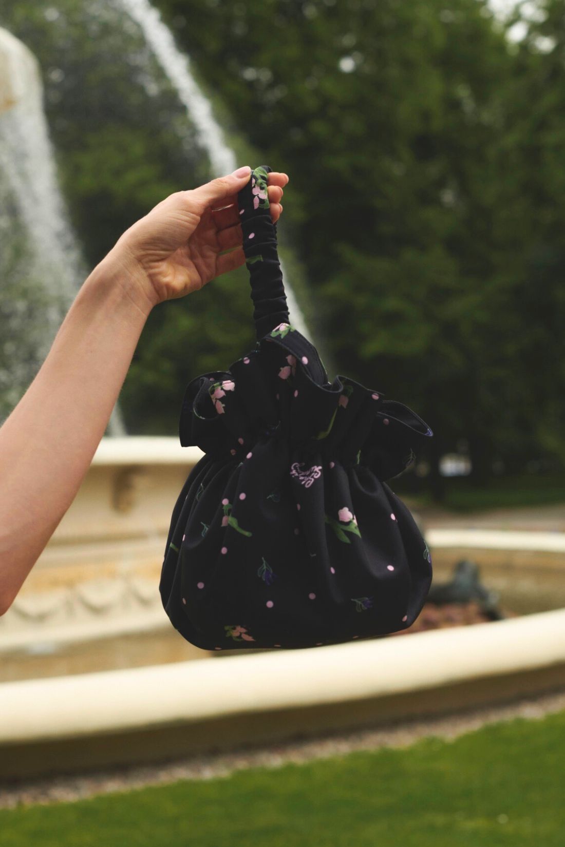 PROVANCE BLACK PRINT DRAWSTRING BAG