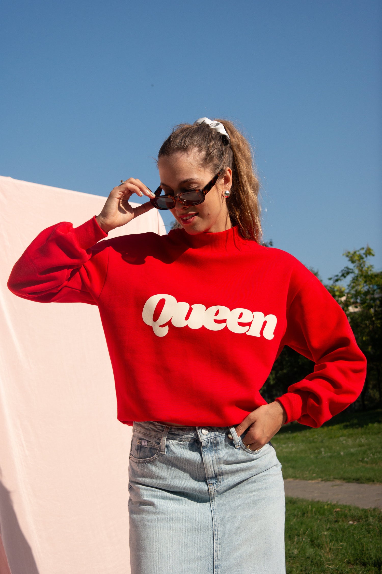 QUEEN RED SWEATSHIRT