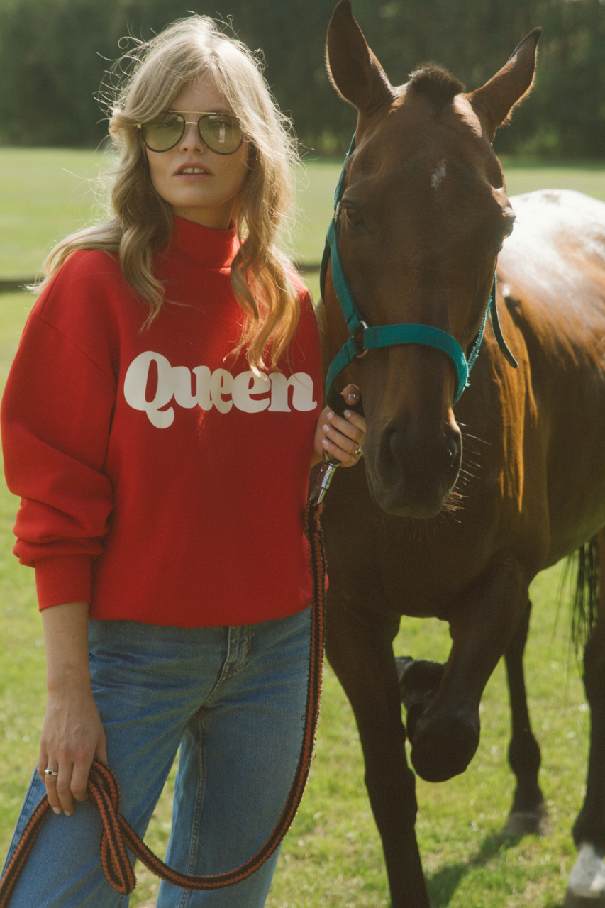 QUEEN RED SWEATSHIRT