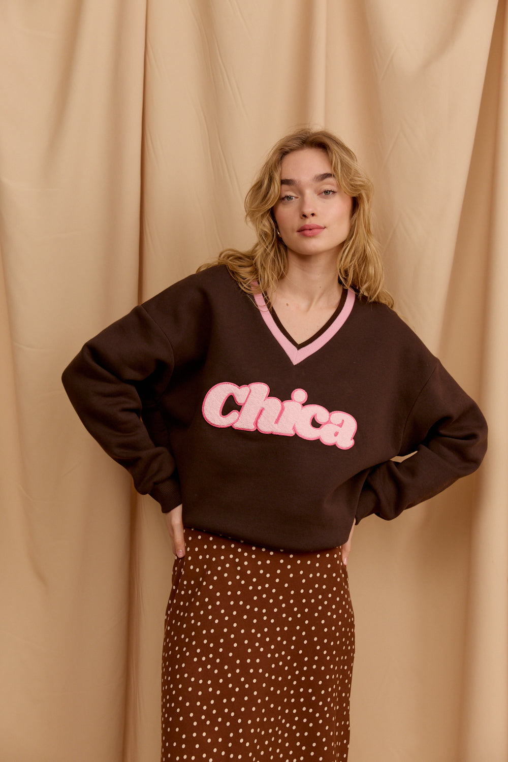 CHICA V-NECK SWEATSHIRT